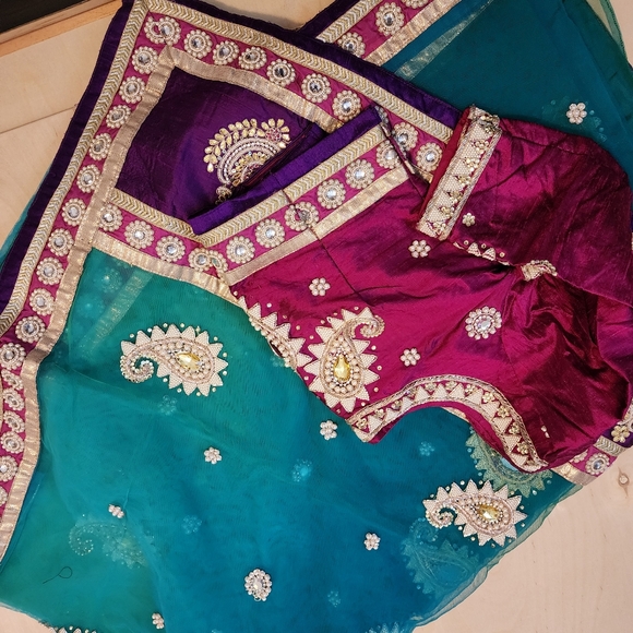 Stunning Emerald Green, Fuchsia & Purple Net Saree with Pearl Embroidery - Picture 2 of 4